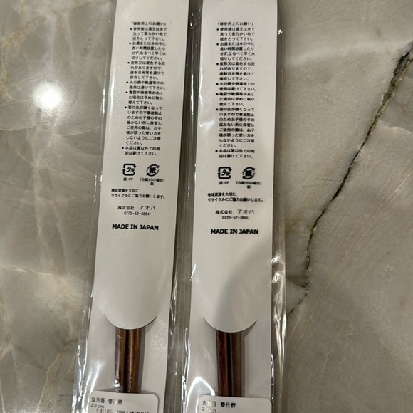 Set of 2 Pairs Japanese Natural Wood Chopsticks - Made in Japan - NEW - Picture 3 of 3